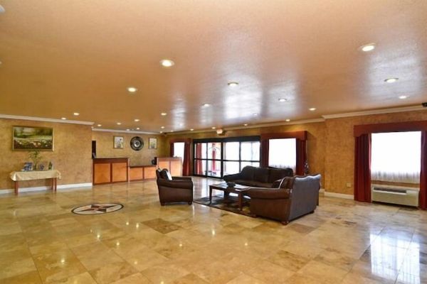 HiWay Inn Express of Broken Bow